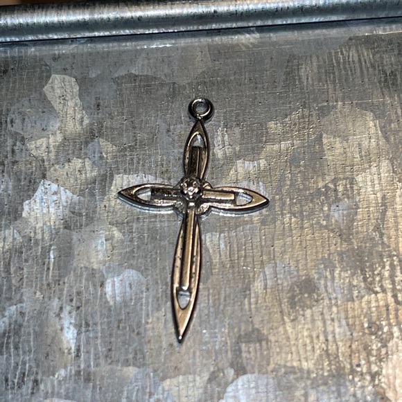 Pretty Religious Cross PENDANT - Picture 2 of 10